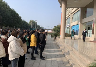 Students from the middle and youth class of Wancheng District Party School went to the on-site teaching site of Huibo Medical for on-site learning